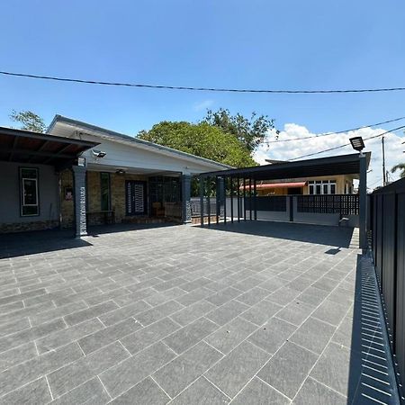 Rayyan Ashraf Homestay Kota Bharu Exterior photo